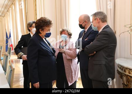 ©PHOTOPQR/LE COURRIER PICARD/Fred HASLIN ; Amiens ; 04/03/2022 ; 04/03/22 visite de Roselyne Bachelot ministre de la culture pour la signature de la convention de l'extension de la Bobliothèque nationale de France BNF à Amiens Haussoulier Demarthe Fouré Nguyen photo Fred HASLIN Banque D'Images