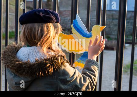 ©PHOTOPQR/VOIX DU NORD/THIERRY TONNEAUX ; 04/03/2022 ; SAINT AMAND LES EAUX 04.03.2022 MANIFESTATION POUR l UKRAINE PHOTO THIERRY TONNEAUX LA VOIX DU NORD le peuple participe à une manifestation pour dénoncer l'invasion russe de l'Ukraine Banque D'Images