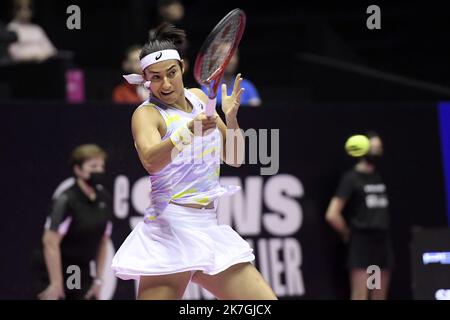 ©PHOTOPQR/LE PROGRES/Joël PHILIPPON - Lyon 05/03/2022 - Caroline Garcia-Shuai Zhang. Ouvert au féminin WTA 250 de Lyon. 5 mars 2022 - ici Caroline Garcia. Caroline Garcia-Shuai Zhang. Ouvert au féminin WTA 250 de Lyon Banque D'Images