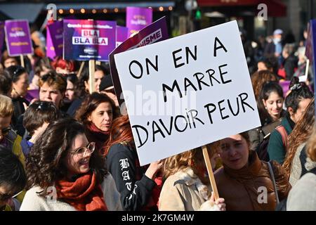 ©Julien Mattia / le Pictorium/MAXPPP - Paris 08/03/2022 Julien Mattia / le Pictorium - 08/03/2022 - France / Ile-de-France / Paris - manifestation dans Paris contre les violences sur les femmes et les féminicides, en cette année internationale du droit de la femme. / 08/03/2022 - France / Ile-de-France (région) / Paris - manifestation à Paris contre la violence à l'égard des femmes et des féminicides, à l'occasion de la Journée internationale de la femme. Banque D'Images