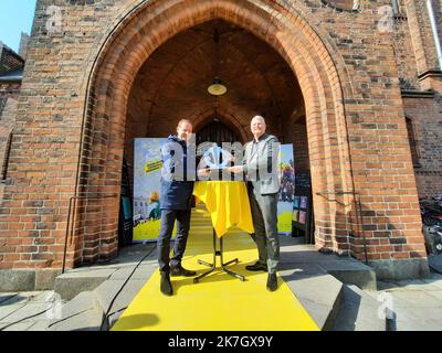 Â Fabrice Rigobert/radio France/Maxppp - Fabrice Rigobert / radio France / Maxppp, le directeur du Tour Christian Prudhomme et le Maire de Roskilde ville départ de la deuxieme etape 23/03/2022 Copenhague, Danemark, 24th 2022 100 jours avant la star de la course cycliste française Banque D'Images