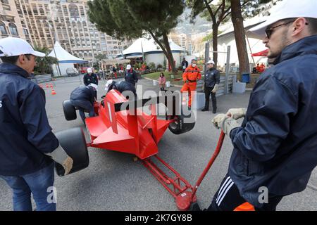 ©PHOTOPQR/NICE MATIN/Cyril Dodergny ; Monaco ; 26/03/2022 ; Monaco le 26/03/2022 - Chapiteau Fontvieille - Stade des Commissaires de piste pour les Grands Prix de Monaco (F1, E-Prix et Histoire) organisé par l'automobile Club de Monaco (ACM). - Monaco, mars 26th 2022. Formation à la sécurité pour les marais de la piste pour les Grands Prix de Monaco (F1, E-Prix et Historique) Banque D'Images