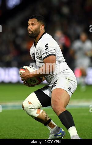 ©REMY GABALDA/MAXPPP - TOULOUSE 27/02/2022 la moitié de la mêlée de Lyon Lima Sopoaga saisit le ballon lors du match de rugby français Top14 entre Toulouse et Lyon au stade Ernest Wallon à Toulouse, dans le sud-ouest de la France, sur 27 mars 2022. Banque D'Images