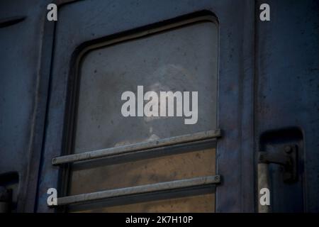 ©Jair Cabrera Torres / le Pictori/MAXPPP - Kiev 20/03/2022 Jair Cabrera Torres / le Pictorium - 20/3/2022 - Ukraine / Kiev - Arrivees et départs de personnes fuyant les bombardements russes en Ukraine / 20/3/2022 - Ukraine / Kiev - arrivée et départ de personnes fuyant les bombardements russes en Ukraine Banque D'Images