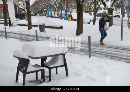 ©PHOTOPQR/LA MONTAGNE/Richard BRUNEL ; ; 02/04/2022 ; Meteo neige Gel circulation, la Bourboule, , Printemps, Puy de Dome le 02/04/2022 photo R Brunel - VAGUE DE FROID ET NEIGE EN FRANCE Banque D'Images