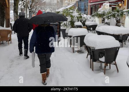 ©PHOTOPQR/LA MONTAGNE/Richard BRUNEL ; ; 02/04/2022 ; Meteo neige Gel circulation, la Bourboule, , Printemps, Puy de Dome le 02/04/2022 photo R Brunel - VAGUE DE FROID ET NEIGE EN FRANCE Banque D'Images