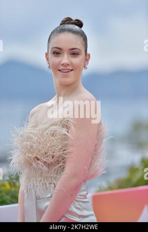 ©FRANCK CASTEL/MAXPPP - 01/04/2022 CANNES, FRANCE - AVRIL 02 Mishel Riaboy participe à la séance photo de la leçon lors du Festival des Canneseries sur 02 avril 2022 5th à Cannes, France Banque D'Images