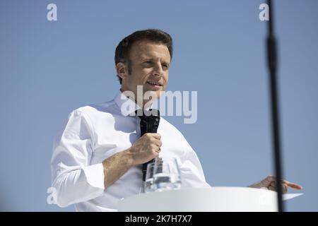 Â©PHOTOPQR/LA PROVENCE/TOMASELLI Antoine ; Marseille ; 16/04/2022 ; Réunion du candidat Ã la PrÃ sidentielle Emmanuel Macron â€′ Deuxieme tour â€™Palais de Pharo Marseille. MACRON EMMANUEL - EMMANUEL MACRON LORS D'UNE RÉUNION À MARSEILLE FRANCE LE 16 2022 AVRIL Banque D'Images