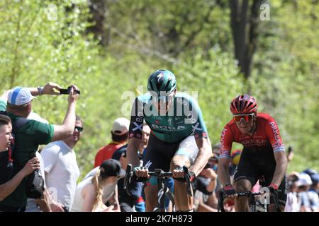 ©PHOTOPQR/VOIX DU NORD/1 ; 17/04/2022 ; 17/04/2022. Cours cyciste Paris Roubaix, dans la trouée d'Arenberg. PHOTO PIERRE ROUANET LA VOIX DU NORD - Paris–Roubaix course cycliste 17 avril 2022 Banque D'Images