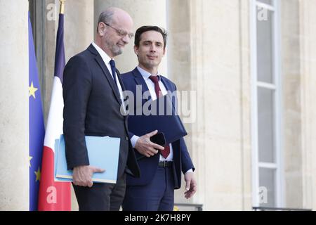 ©PHOTOPQR/LE PARISIEN/olivier corsan ; Paris ; 20/04/2022 ; Jean-Michel Blanquer, ministre de l'éducation nationale, Jean-Baptiste Djebbari, ministre délégué des transports - Gouvernement français Paris 20 avril 2022 Banque D'Images