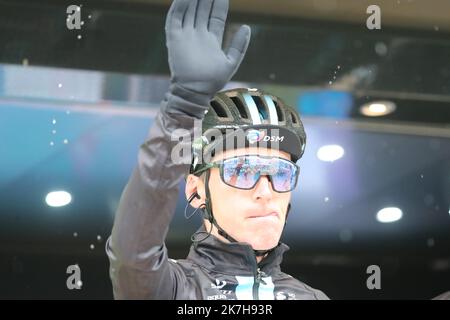 ©Pierre Teyssot/MAXPPP ; TOUR DES ALPES 2022 - course cycliste UCI sous Covid 19 pandémie. Lienz, Autriche sur 22 avril 2022. Étape 5 de Lienz à Lienz, Romain Bardet (France) équipe DSM. Â© Pierre Teyssot / Maxppp Banque D'Images