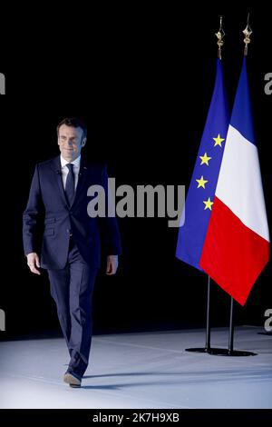 ©Sébastien Muylaert/MAXPPP - ** ARCHIVES ** EMMANUEL MACRON REELU PRÉSIDENT DE LA RÉPUBLIQUE ** ARCHIVES ** FICHIERS ** Emmanuel Macron a été élu pour un second mandat de président français dimanche soir avec 58,2% des voix, Selon une estimation ** FICHIERS ** Paris 17/03/2022 le Président français Emmanuel Macron présente son programme de campagne présidentielle aux journalistes lors d'une conférence de presse à Paris, France. Le dimanche 10 avril et le 24 septembre 2022, 47,9 millions d'électeurs sont appelés à voter pour élire le prochain président de la Cinquième République française. Paris, 17.03.2022 Banque D'Images