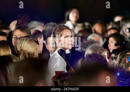 ©Julien Mattia / le Pictorium / MAXPPP - Paris 25/04/2022 Julien Mattia / le Pictorium - 25/4/2022 - France / Ile-de-France / Paris - la ville de Brigitte Macron, Tiphaine Auziere a la soirée électorale du Président de la République, Emmanuel Macron au champs de Mars , A Paris le 24 avril 2022. / 25/4/2022 - France / Ile-de-France (région) / Paris - la fille de Brigitte Macron, Tiphaine Auziere à la soirée électorale du Président de la République, Emmanuel Macron au champ de Mars, à Paris sur 24 avril 2022. Banque D'Images