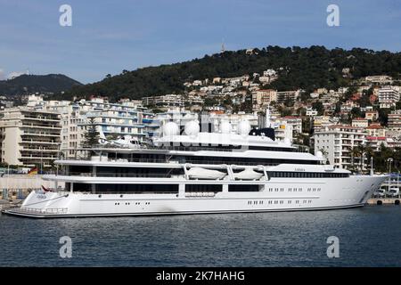 ©François Glories/MAXPPP - 22/04/2022 le Super Yacht KATARA (construit en 2010, 124,4 mètres) appartient à l'ancien Emir du Qatar, Sheikh Hamad bin Khalifa al Thani, dans le port de Nice France. 16 mars 2013. Banque D'Images