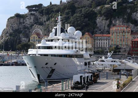 ©François Glories/MAXPPP - 22/04/2022 le Super Yacht KATARA (construit en 2010, 124,4 mètres) appartient à l'ancien Emir du Qatar, Sheikh Hamad bin Khalifa al Thani, dans le port de Nice France. 16 mars 2013. Banque D'Images