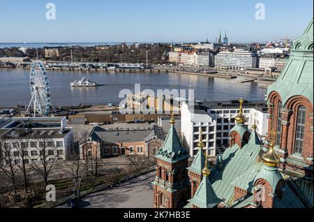 Â©PHOTOPQR/OUEST FRANCE/Marc OLLIVIER ; Helsinki ; 26/04/2022 ; l'‰lise orthodoxe de Finlande et le centre ville d'Helsinki. Reportage en Finlande. La finale dicera 'd'ici quelques semaines' sur une candidature à l'Olan en conformité de l'invasion de l'Ukraine par la Russie. Banque D'Images