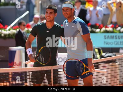 ©Laurent Lairys/MAXPPP - Rafael Nadal d'Espagne et Carlos Alcaraz d'Espagne pendant le tournoi de tennis Mutua Madrid Open 2022 sur 6 mai 2022 au stade Caja Magica de Madrid, Espagne - photo Laurent Lairys / Banque D'Images