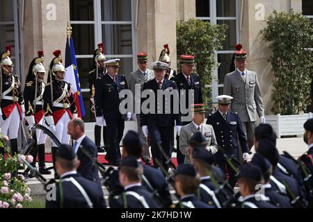 ©PHOTOPQR/LE PARISIEN/Fred Dugit ; Paris ; 07/05/2022 ; politique Paris VIIIe, le 7 mai 2022 Cérémonie d'investiture du Président Emmanuel Macron au palais de l'Elysée. Photo LP / Fred Dugit cérémonie d'inauguration du Président Emmanuel Macron, au Palais de l'Elysée, pour son deuxième mandat Banque D'Images