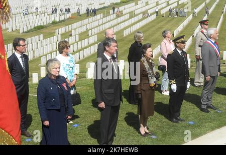 ©PHOTOPQR/VOIX DU NORD/Sébastien JARRY ; 14/05/2022 ; Étaples. le 14/05/2022. Visite de la princesse Anne au cimétiere militaire anglais d'Étaples . Photo Sébastien JARRY : LA VOIX DU NORD. Visite de la princesse Anne au cimetière militaire anglais d'Étaples Banque D'Images