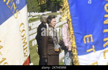 ©PHOTOPQR/VOIX DU NORD/Sébastien JARRY ; 14/05/2022 ; Étaples. le 14/05/2022. Visite de la princesse Anne au cimétiere militaire anglais d'Étaples . Photo Sébastien JARRY : LA VOIX DU NORD. Visite de la princesse Anne au cimetière militaire anglais d'Étaples Banque D'Images