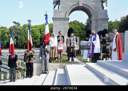 ©PHOTOPQR/VOIX DU NORD/Sébastien JARRY ; 14/05/2022 ; Étaples. le 14/05/2022. Visite de la princesse Anne au cimétiere militaire anglais d'Étaples . Photo Sébastien JARRY : LA VOIX DU NORD. Visite de la princesse Anne au cimetière militaire anglais d'Étaples Banque D'Images