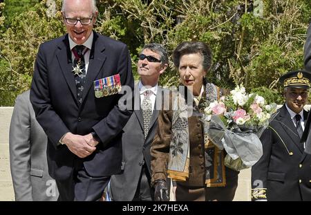 ©PHOTOPQR/VOIX DU NORD/Sébastien JARRY ; 14/05/2022 ; Étaples. le 14/05/2022. Visite de la princesse Anne au cimétiere militaire anglais d'Étaples . Photo Sébastien JARRY : LA VOIX DU NORD. Visite de la princesse Anne au cimetière militaire anglais d'Étaples Banque D'Images