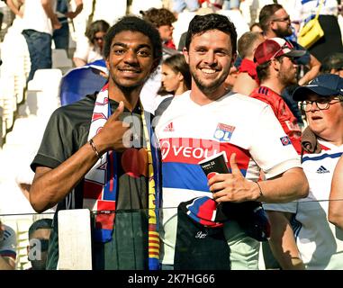 ©PHOTOPQR/LE PROGRES/Stéphane GUIOCHON - 21/05/2022 - Ligue des femmes championnes OL-BARCELONE -A Turin au stade finale de la Ligue des femmes Champions OL - Barcelone ici les supporters lyonnais envoyés à Turin Banque D'Images