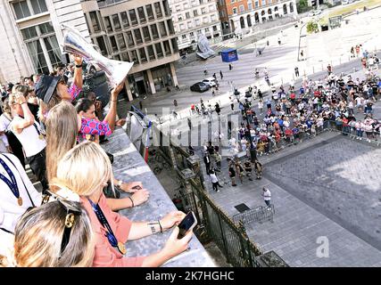 ©PHOTOPQR/LE PROGRES/Stéphane GUIOCHON - Lyon 1er arrondissement 22/05/2022 - OL Féminin présente le trophée de la ligue des Champions -après leur victoire à Turin contre Barcelone3-1 contre Barcelone pour la Ligue des champions des femmes, L'OL fémin invité par le maire de Lyon Gregory Doucet présente le trophée à leur public FOOTBALL LYON FEMMES CÉLÉBRÉES APRÈS LE TROPHÉE UEFA WINNIG Banque D'Images