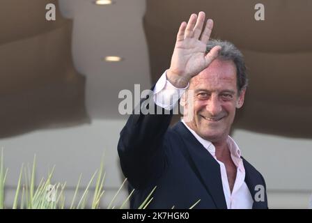 ©PHOTOPQR/LE PARISIEN/Fred Dugit ; Cannes ; ; Cuture / Cinéma Cannes (06), le 16 mai 2022 Arivée au Martinez du jury du 75E Festival de Cannes près l'acteur Vincent Lindon, ainsi que Noomi RAPACE, Jeff NICHOLS, Ladj LY, Rebecca HALL, Deepika PADUKONE, Jasmine TRINCA, Joachim TRÈVES et Asghar FARHADI. Photo LP / Fred Dugit - Festival de Cannes 75th. Arrivée du jury avant le festival, qui commence le mercredi 18th mai. Banque D'Images