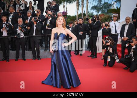 ©PHOTOPQR/LE PARISIEN/Fred Dugit ; Cannes ; 17/05/2022 ; Cuture / Cinéma Palais des festivals à Cannes (06), le 17 mai 2022 Cérémonie d'ouverture et montée des marches du film Coupez ! (DERNIÈRE COUPE) [hors-composition] de MichelHazanavicius Lolita Chammah photo LP / Fred Dugit Banque D'Images