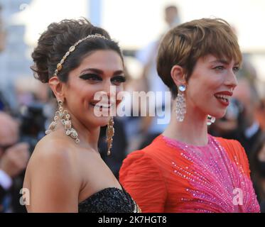 ©PHOTOPQR/NICE MATIN/Frantz Bouton ; Cannes ; 17/05/2022 ; les membres du jury Rebecca Hall et Deepika Padukone arrivent pour la projection de 'final Cut (Coupez!)' Et la cérémonie d'ouverture du Festival annuel de Cannes 75th, à Cannes, France, 17 mai 2022. Banque D'Images