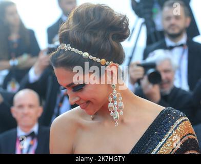 ©PHOTOPQR/NICE MATIN/Frantz Bouton ; Cannes ; 17/05/2022 ; Deepika Padukone, membre du jury, arrive pour la projection de 'final Cut (Coupez!)' Et la cérémonie d'ouverture du Festival annuel de Cannes 75th, à Cannes, France, 17 mai 2022. Banque D'Images