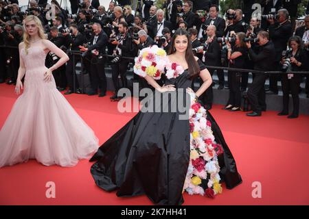 ©PHOTOPQR/LE PARISIEN/Fred Dugit ; Cannes ; 18/05/2022 ; Cuture / Cinéma Palais des festivals à Cannes (06), le 18 mai 2022 montée des marches du film TOP CANON : MAVERICK [hors-Société] Aishwarya Rai photo LP / Fred Dugit Banque D'Images