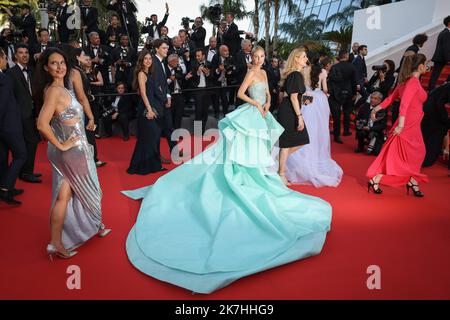 ©PHOTOPQR/LE PARISIEN/Fred Dugit ; Cannes ; 20/05/2022 ; Cuture / Cinéma Palais des festivals à Cannes (06), le 20 mai 2022 montée des marches du film TROIS MILLE ANS DE DÉSIR (TROIS MILLE ans ans A T’ATTENDRE) [hors Société] de George Miller Leonie Hanne photo LP / Fred Dugit - Festival international du film de Cannes le 20th 2022 mai Banque D'Images