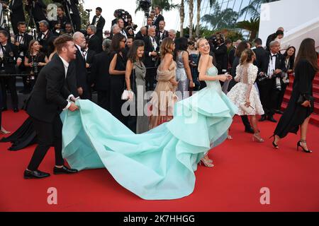 ©PHOTOPQR/LE PARISIEN/Fred Dugit ; Cannes ; 20/05/2022 ; Cuture / Cinéma Palais des festivals à Cannes (06), le 20 mai 2022 montée des marches du film TROIS MILLE ANS DE DÉSIR (TROIS MILLE ans ans A T’ATTENDRE) [hors Société] de George Miller Leonie Hanne photo LP / Fred Dugit - Festival international du film de Cannes le 20th 2022 mai Banque D'Images