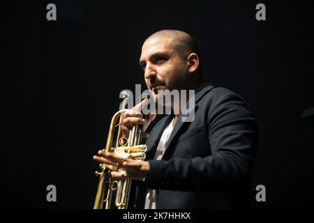 ©PHOTOPQR/OUEST FRANCE/Martin ROCHE / OUEST-FRANCE ; Coutance ; 20/05/2022 ; ce vendredi 20 mai 2022 , la 41 ème édition du festival de Jazz sous les Pommiers ici Ibrahim Maalouf photographe : Martin ROCHE Banque D'Images