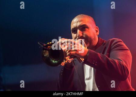 ©PHOTOPQR/OUEST FRANCE/Martin ROCHE / OUEST-FRANCE ; Coutance ; 20/05/2022 ; ce vendredi 20 mai 2022 , la 41 ème édition du festival de Jazz sous les Pommiers ici Ibrahim Maalouf photographe : Martin ROCHE Banque D'Images