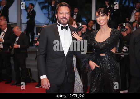 ©PHOTOPQR/LE PARISIEN/Fred Dugit ; Cannes ; 21/05/2022 ; Cuture / Cinéma Palais des festivals à Cannes (06), le 21 mai 2022 montée des marches du film R.M.N. [En préparation] ici Samuel le Bihan et l'actrice et mannequin Stefania Cristian photo LP / Fred Dugit Banque D'Images