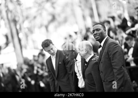 ©franck castel/MAXPPP - 20220005 Fête des célébrités 2 le Festival annuel du film de Cannes 75th. Mathieu Vadepied et Omar Sy CANNES, FRANCE - MAI 18 Banque D'Images