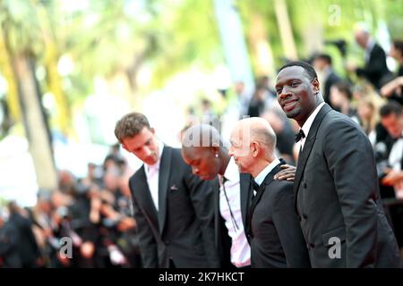 ©franck castel/MAXPPP - 20220005 Fête des célébrités 2 le Festival annuel du film de Cannes 75th. Mathieu Vadepied et Omar Sy CANNES, FRANCE - MAI 18 Banque D'Images