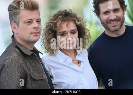 ©franck castel/MAXPPP - 17/05/2022 un certain Regardjujury Photocall - le Festival annuel de Cannes 75th CANNES, FRANCE - MAI 18: Benjamin Biolay, Valeria Golino et Edgar Ramírez CANNES, FRANCE MAI 17 Banque D'Images
