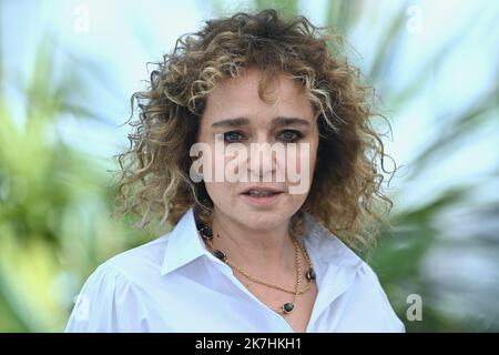 ©franck castel/MAXPPP - 17/05/2022 un certain Regardjujury Photocall - le Festival annuel de Cannes 75th CANNES, FRANCE - MAI 18: Benjamin Biolay, Valeria Golino et Edgar Ramírez CANNES, FRANCE MAI 17 Banque D'Images