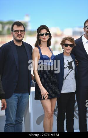 ©franck castel/MAXPPP - 20220005 Armageddon Time Photocall le Festival annuel du film de Cannes 75th. Anne Hathaway CANNES, FRANCE - MAI 20 Banque D'Images