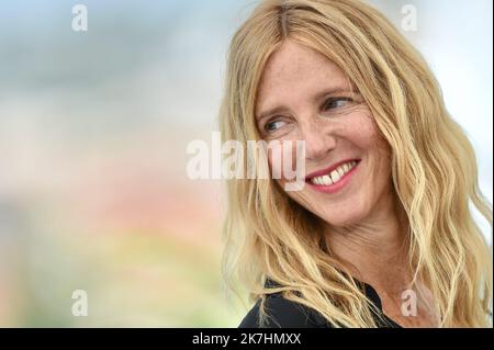 ©franck castel/MAXPPP - 21/05/2022 chronique d'une liaison Passagere Journal d'Une affaire éphémère Photocall - le Festival annuel de Cannes 75th Sandrine Kiberlain CANNES, FRANCE - MAI 22 Banque D'Images