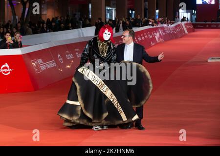 17 octobre 2022, Rome, RM, Italie: L'artiste de rue italien Laika assiste au tapis rouge lors du cinquième jour de la dix-septième édition du Festival du film de Rome 2022 (Credit image: © Matteo Nardone/Pacific Press via ZUMA Press Wire) Banque D'Images