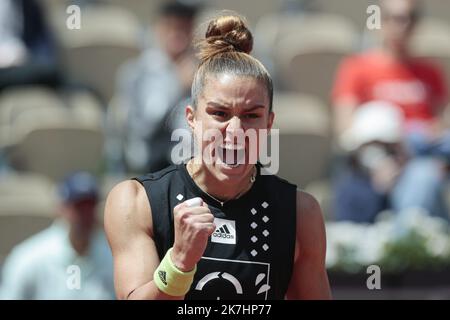 ©Sébastien Muylaert/MAXPPP - Paris 25/05/2022 Maria Sakkari, de Grèce, réagit contre Karolina Muchova, de la République tchèque, lors de l'édition 2 de l'Open de France de 2022 à Roland Garros, à Paris. 25.05.2022 Banque D'Images