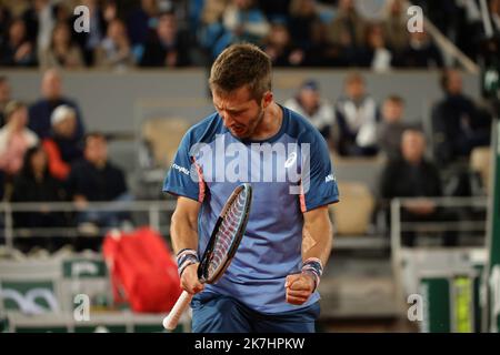 ©PHOTOPQR/LE PARISIEN/Olivier Arandel ; Paris ; 25/05/2022 ; Paris, France Mercredi 25 mai 2022 tennis Roland Garros Corentin Moutet / Rafael Nadal Banque D'Images