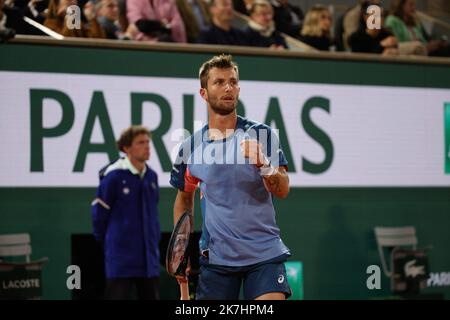 ©PHOTOPQR/LE PARISIEN/Olivier Arandel ; Paris ; 25/05/2022 ; Paris, France Mercredi 25 mai 2022 tennis Roland Garros Corentin Moutet / Rafael Nadal Banque D'Images