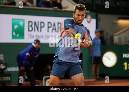 ©PHOTOPQR/LE PARISIEN/Olivier Arandel ; Paris ; 25/05/2022 ; Paris, France Mercredi 25 mai 2022 tennis Roland Garros Corentin Moutet / Rafael Nadal Banque D'Images