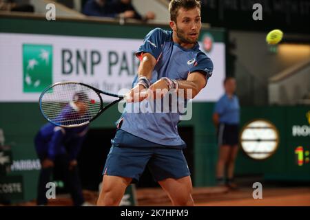 ©PHOTOPQR/LE PARISIEN/Olivier Arandel ; Paris ; 25/05/2022 ; Paris, France Mercredi 25 mai 2022 tennis Roland Garros Corentin Moutet / Rafael Nadal Banque D'Images